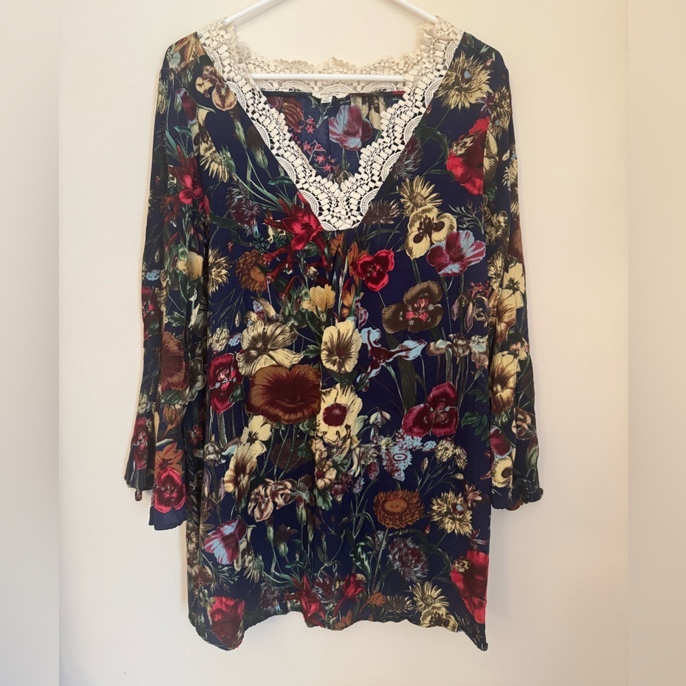 Umgee Floral Boho Whimsigoth Tunic Top Lace V-Neck Bell Sleeve Women’s Medium